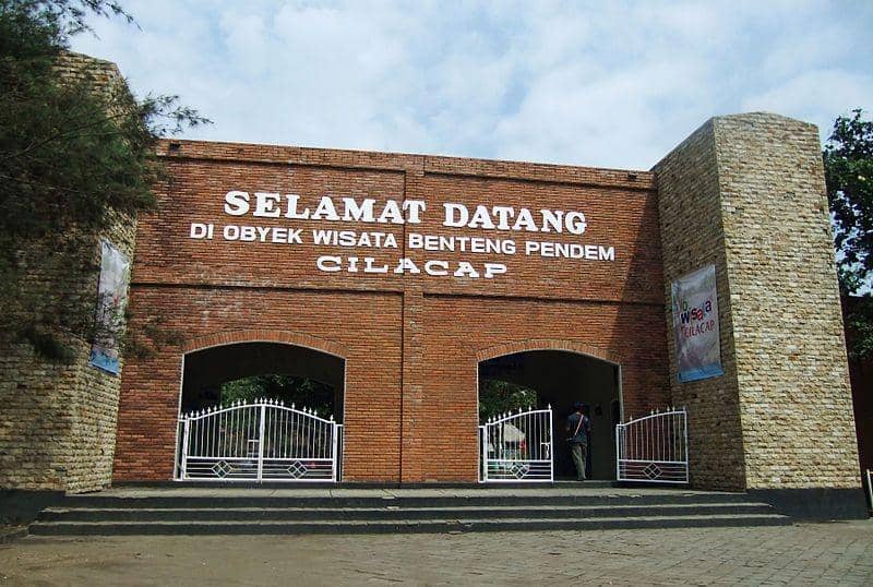 Rumah Himam: Santai di Tengah Alam Cilacap Tanpa Antre